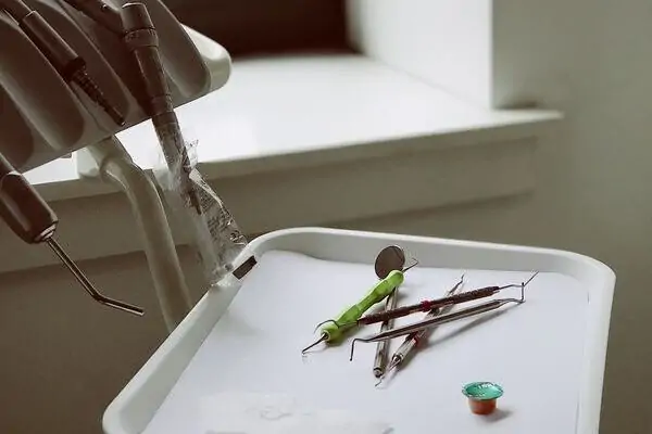 Болят зубы при чистке